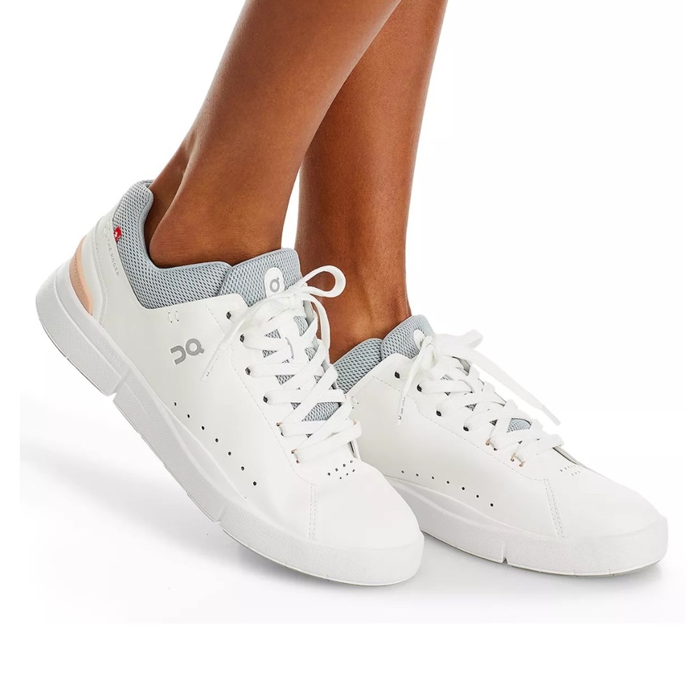 Womens On Cloud The Roger cloudtek good used condition.Worn 10x approximately